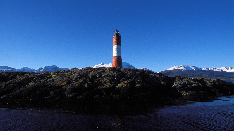 Illustration for article titled 23 Lighthouses That Span a Millennium of Sea Travel